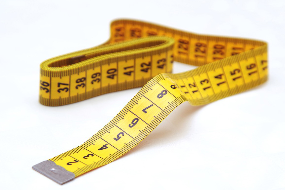 Symbolbild 100 Tage – Maßband für Orientierung