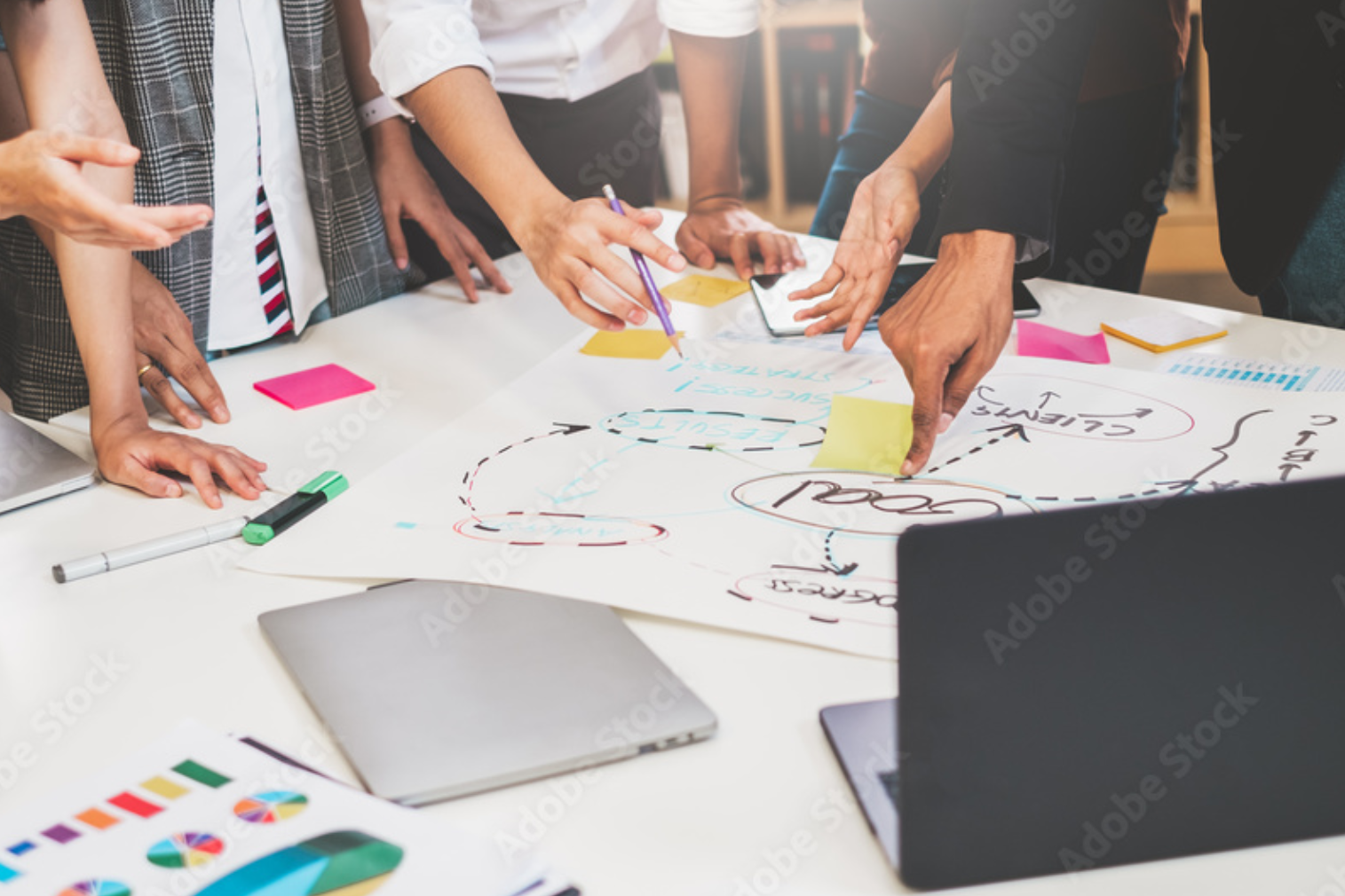 Symbolbild Team bei Konzeptarbeit